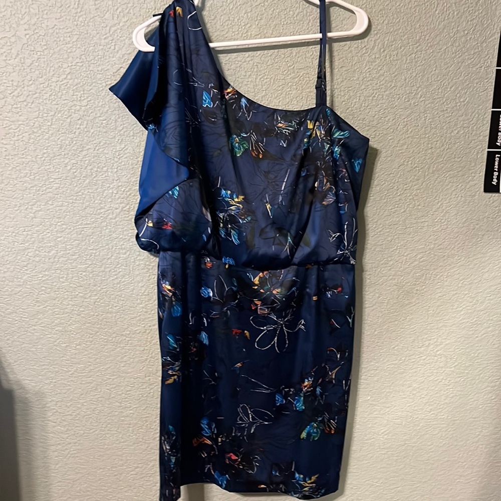 Jessica Simpson nab blue dress